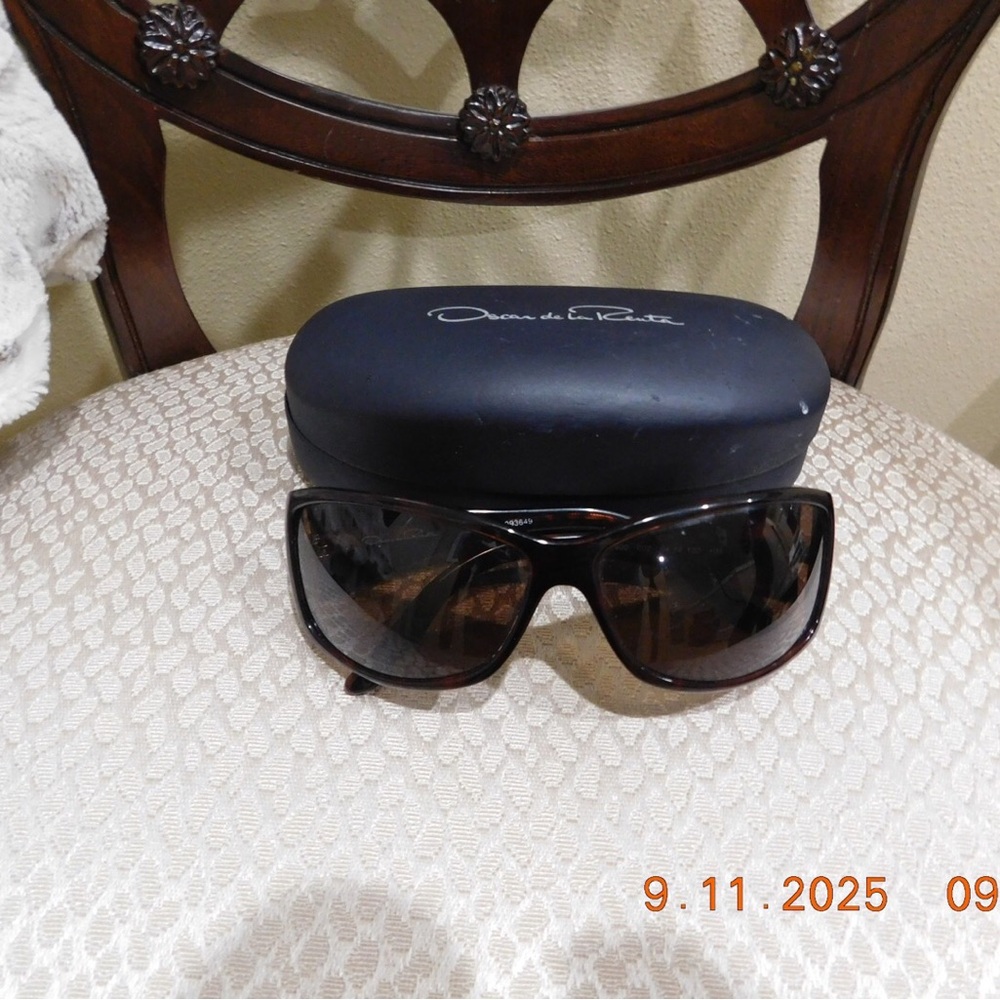 Oscar de la Renta Dark Brown Sunglasses ODLRS 400 $300 Not cheaper line
